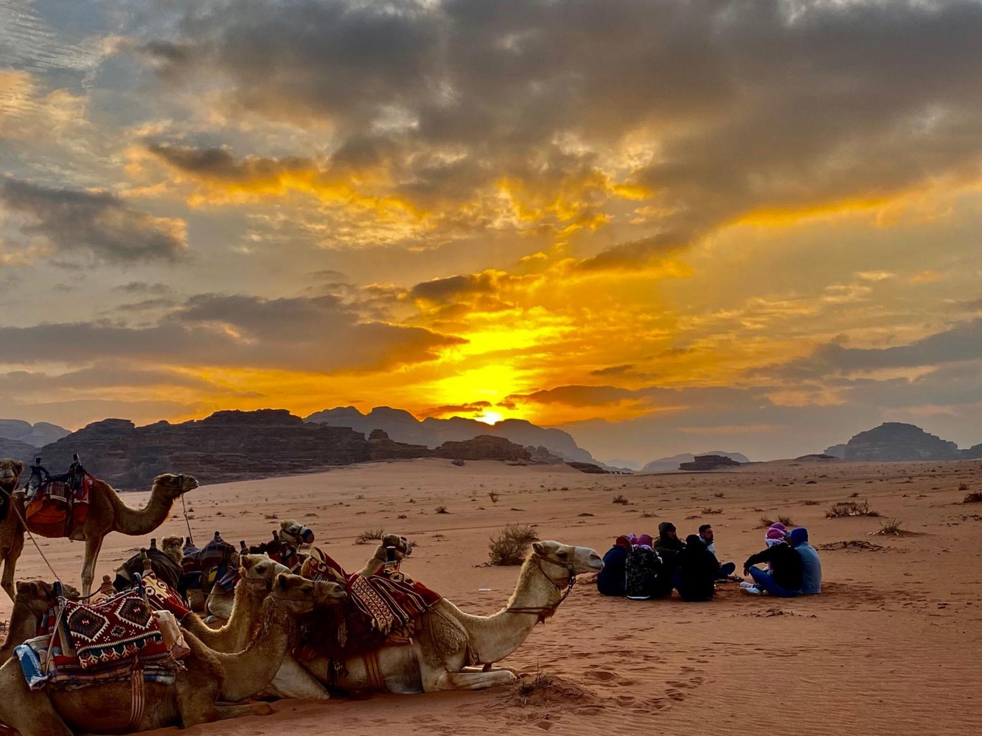 Rum Four Mountain Luxury Camp Wadi Rum Eksteriør bilde
