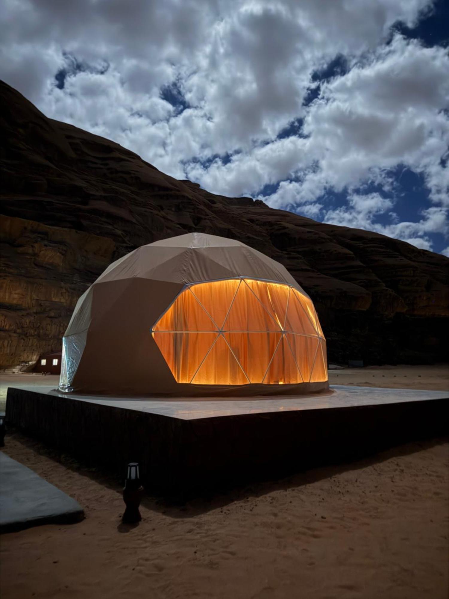 Rum Four Mountain Luxury Camp Wadi Rum Eksteriør bilde
