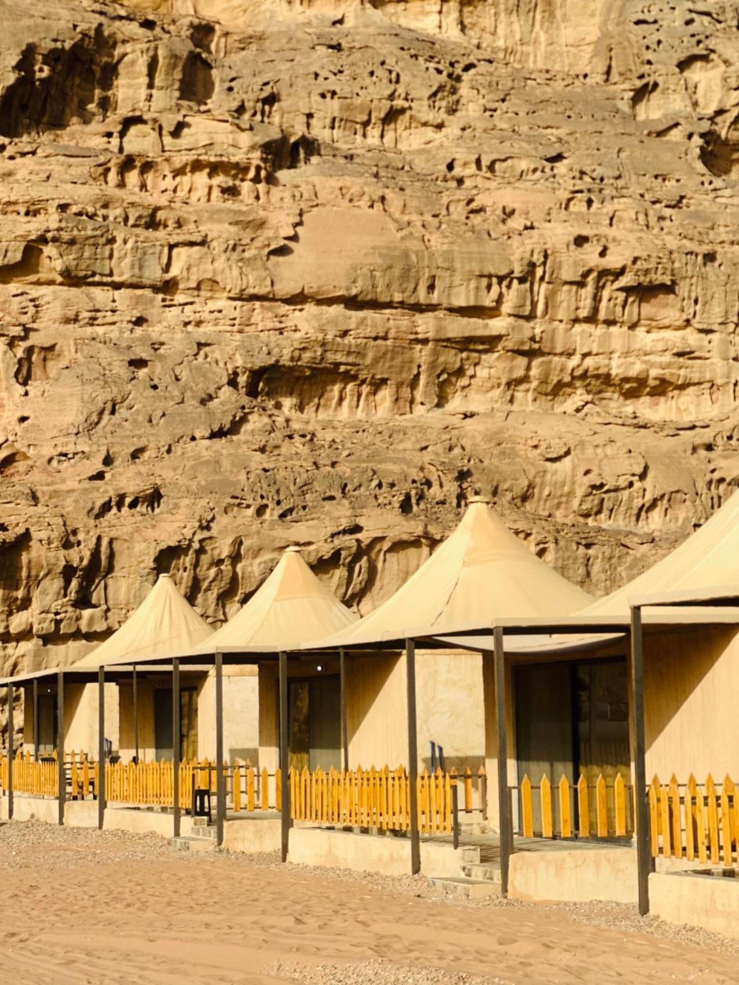 Rum Four Mountain Luxury Camp Wadi Rum Eksteriør bilde