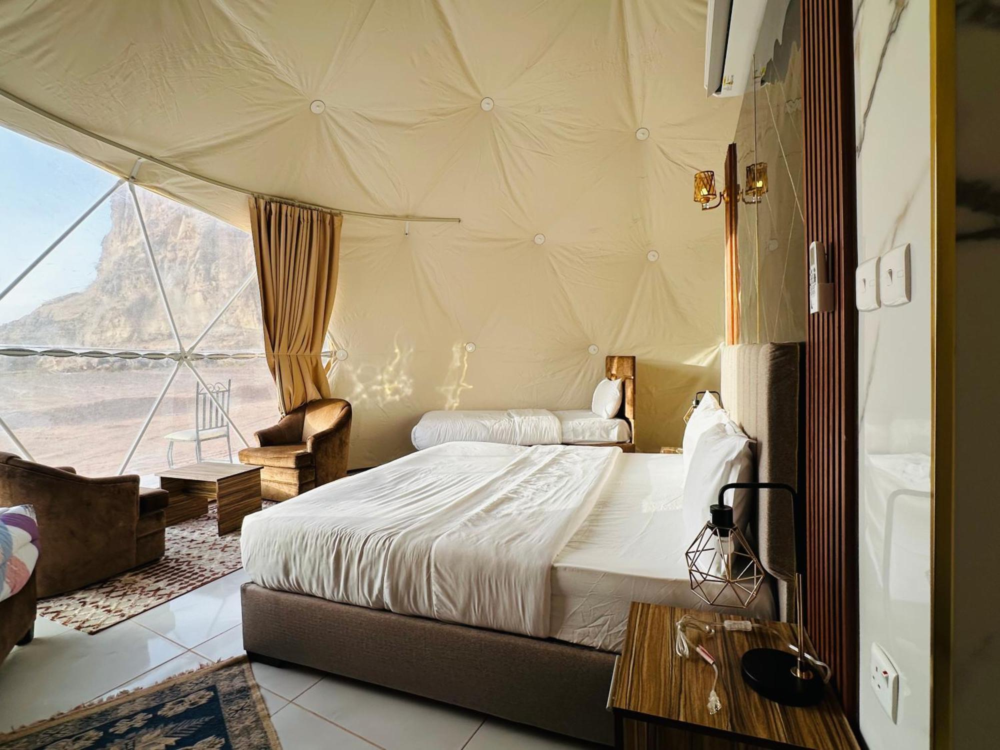 Rum Four Mountain Luxury Camp Wadi Rum Eksteriør bilde