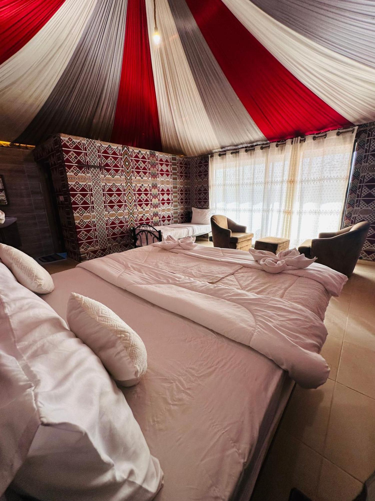 Rum Four Mountain Luxury Camp Wadi Rum Eksteriør bilde