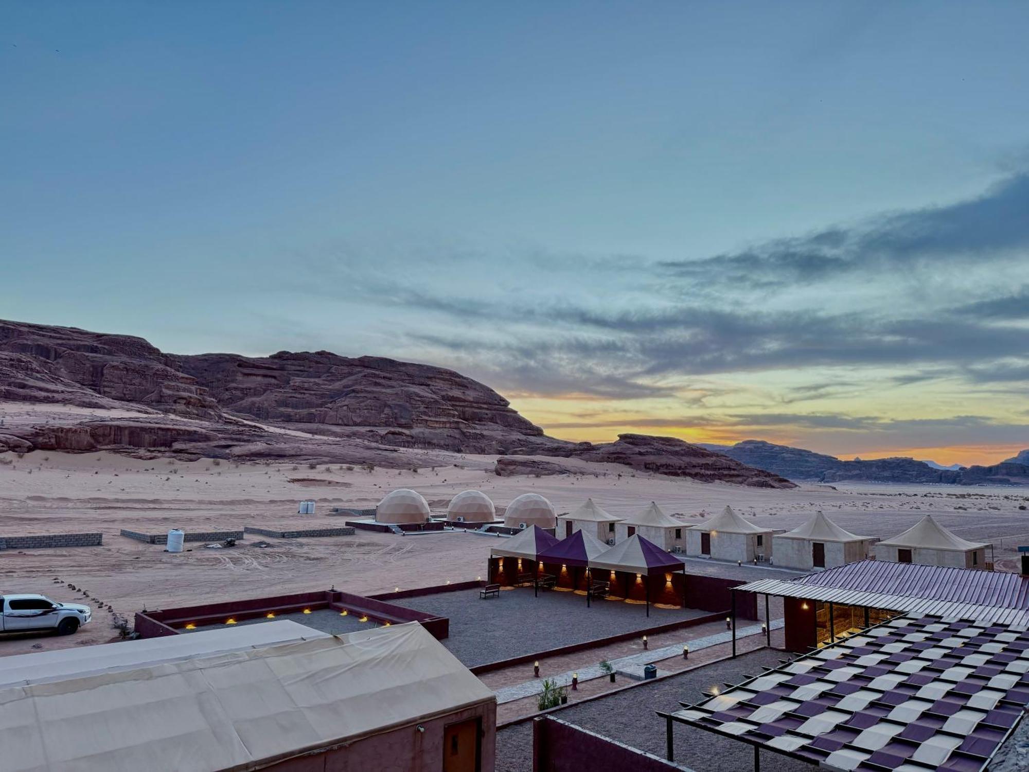 Rum Four Mountain Luxury Camp Wadi Rum Eksteriør bilde