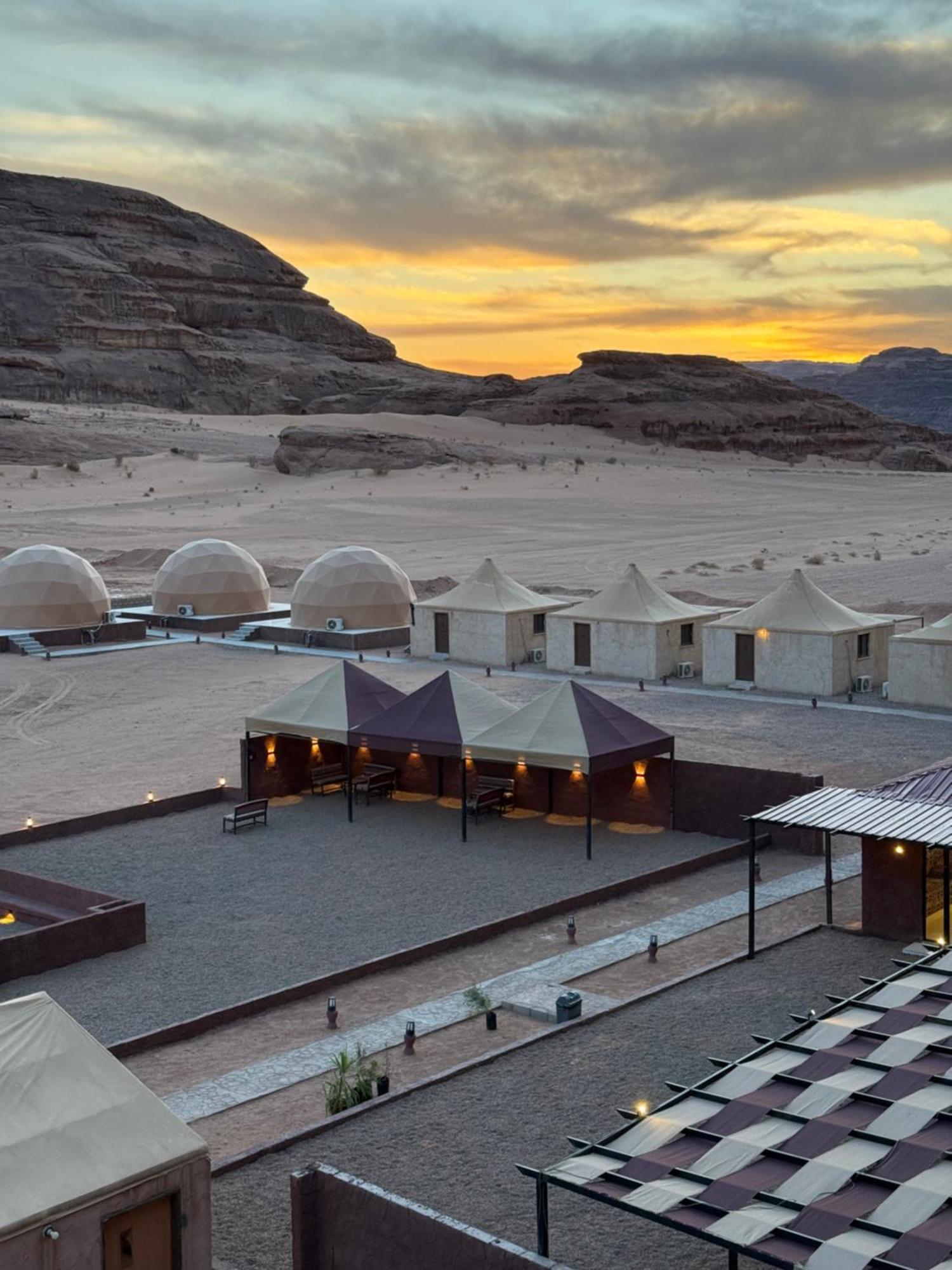 Rum Four Mountain Luxury Camp Wadi Rum Eksteriør bilde