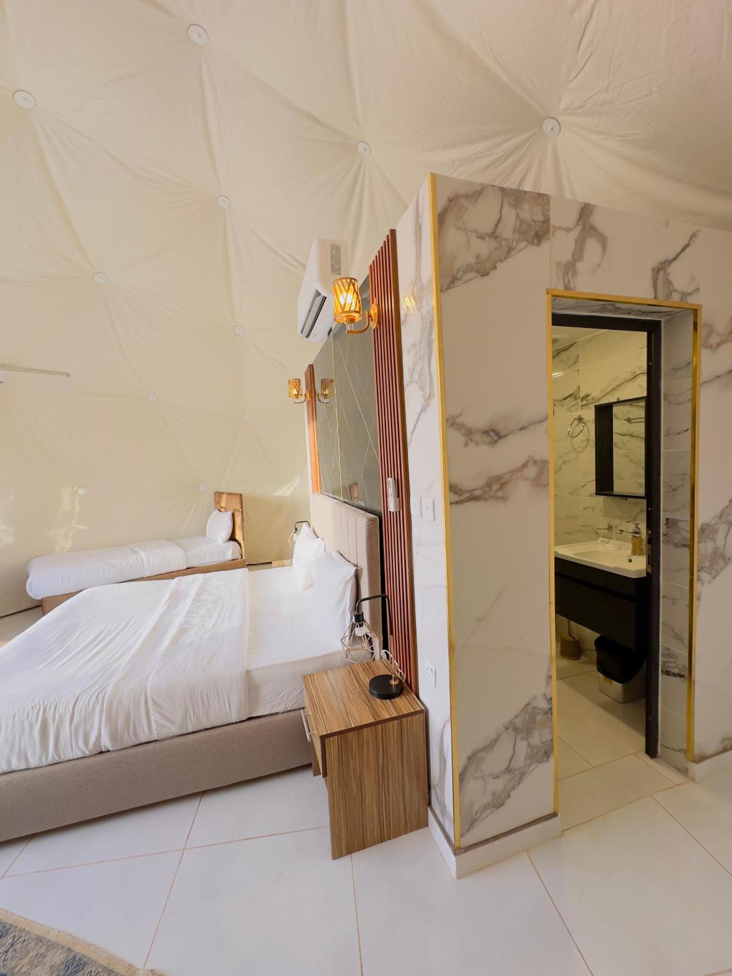 Rum Four Mountain Luxury Camp Wadi Rum Eksteriør bilde
