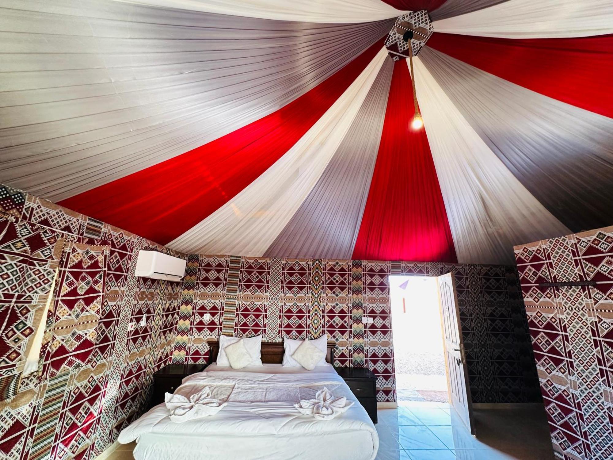 Rum Four Mountain Luxury Camp Wadi Rum Eksteriør bilde